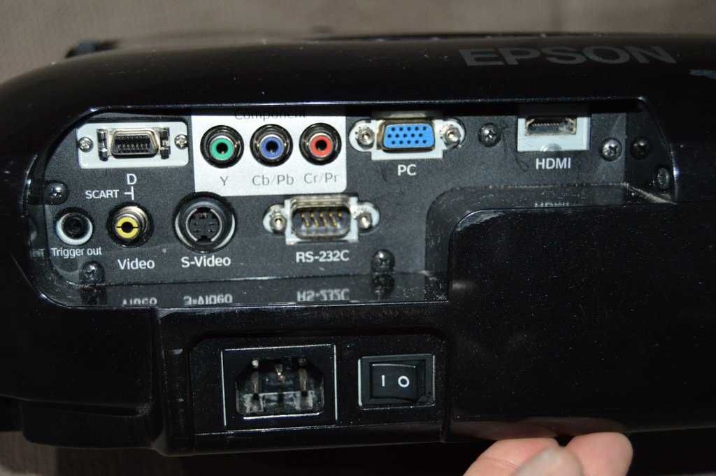 Videoproiector EPSON EMP-TW1000 HDMI lens shift FULLHD 1080p 932 ore