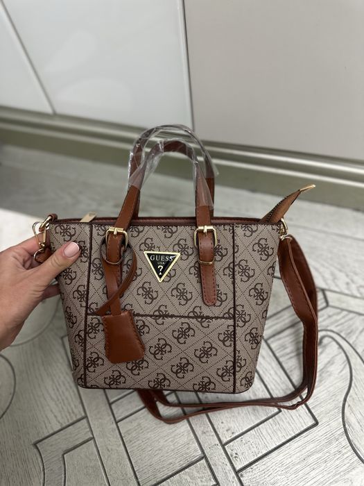 Нови малки дамски чанти Guess