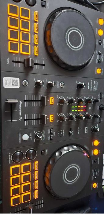 Inchiriere muzica Sonorizare boxe audio Lumini efecte Evenimente DJ