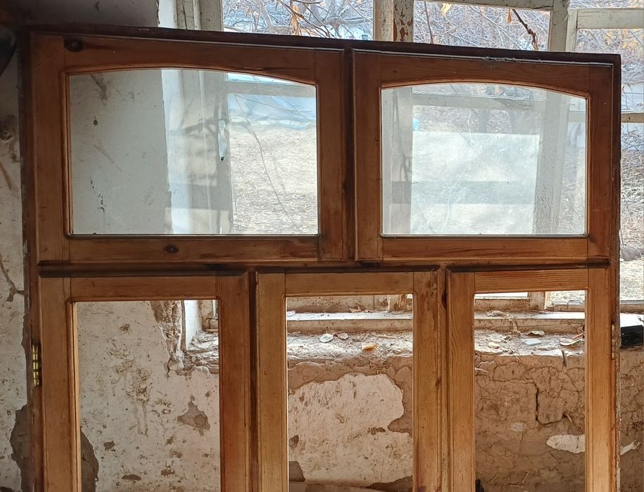 Eshik, romlar holati yaxshi.