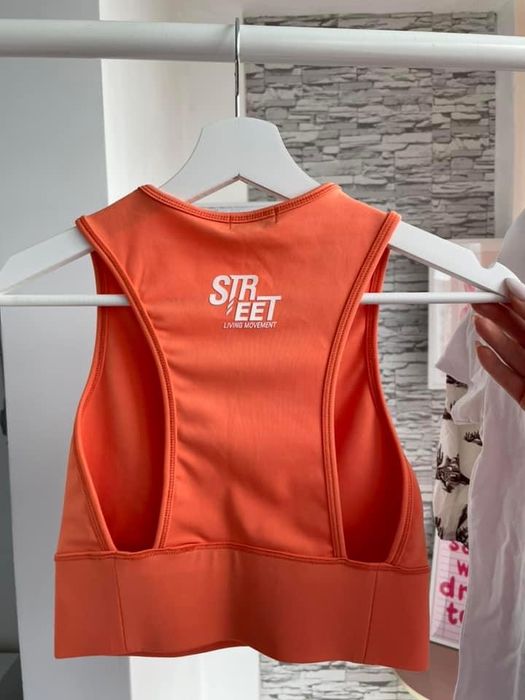 Спортен топ Stradivarius XS