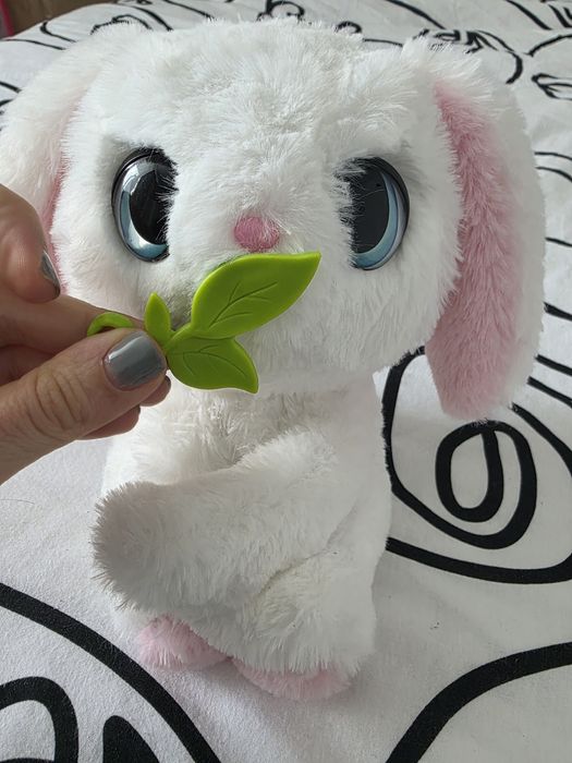 Jucarie de plus interactiva, My Fuzzy Friends, Poppy the Snuggling Bun