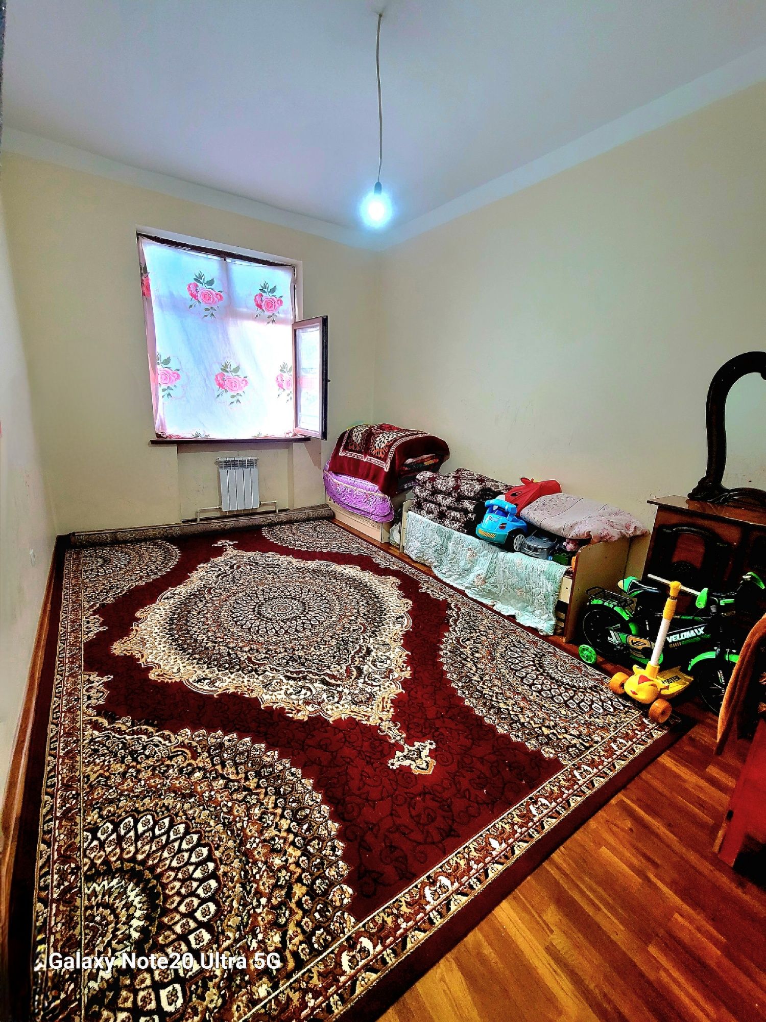 5 qavatli uyni 2 etajidagi 3 xonalik uy.