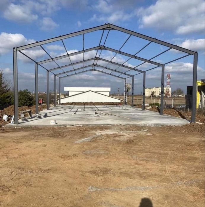 Vând hală metalică conform proiectului. Construcția este din panouri m