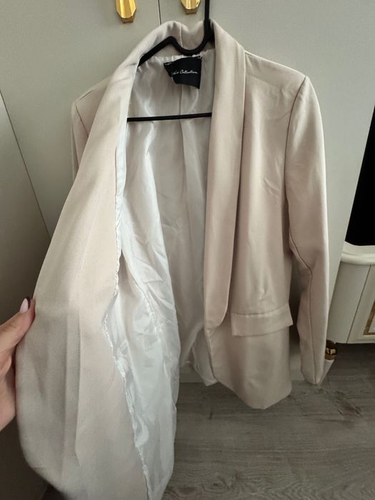 Дамски Сако кремаво