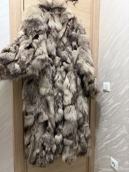 Елегантно кожено палто от сребърна лисица