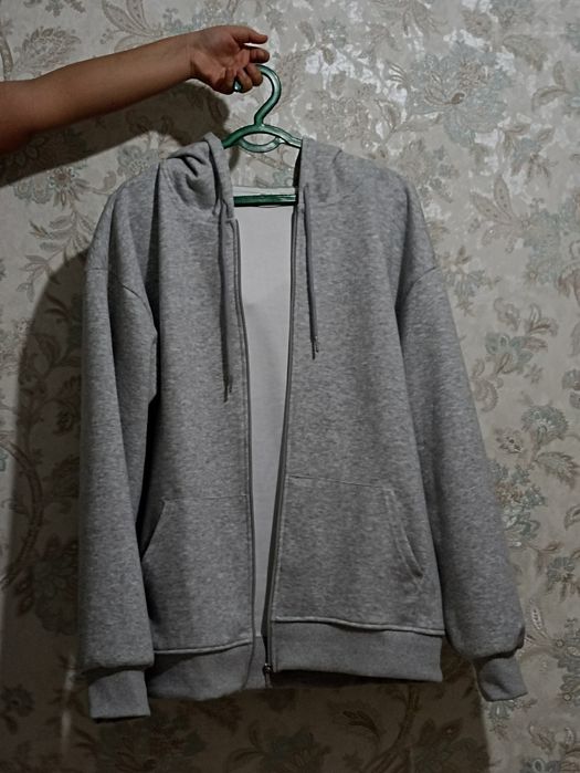 Продаётся зипка (олимпийка, толстовка, спортивка)