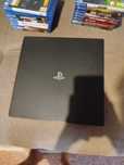 Vând ps4 pro 1tb in stare perfecta si 2 controllere