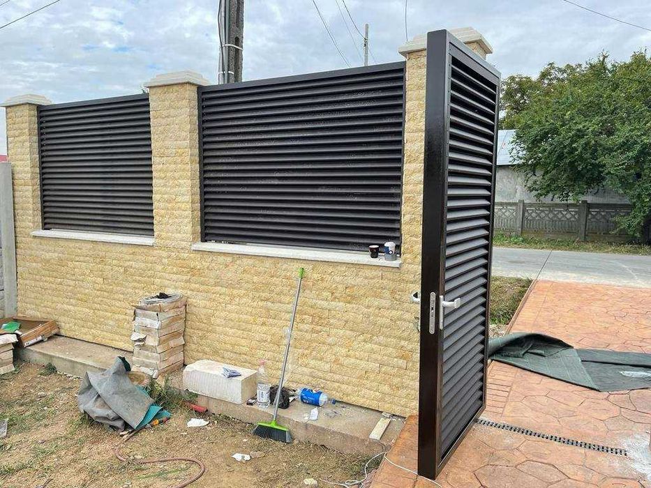 Garduri si porti din panou stil jaluzea de diferite modele la comanda