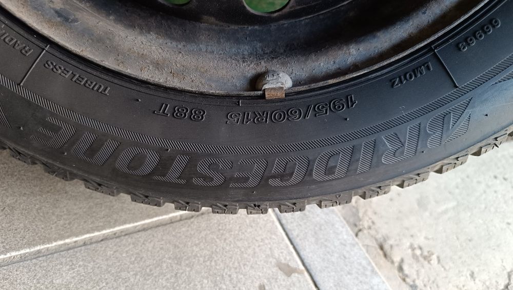 Автомобилни зимни гуми bridgestone 195/60/15