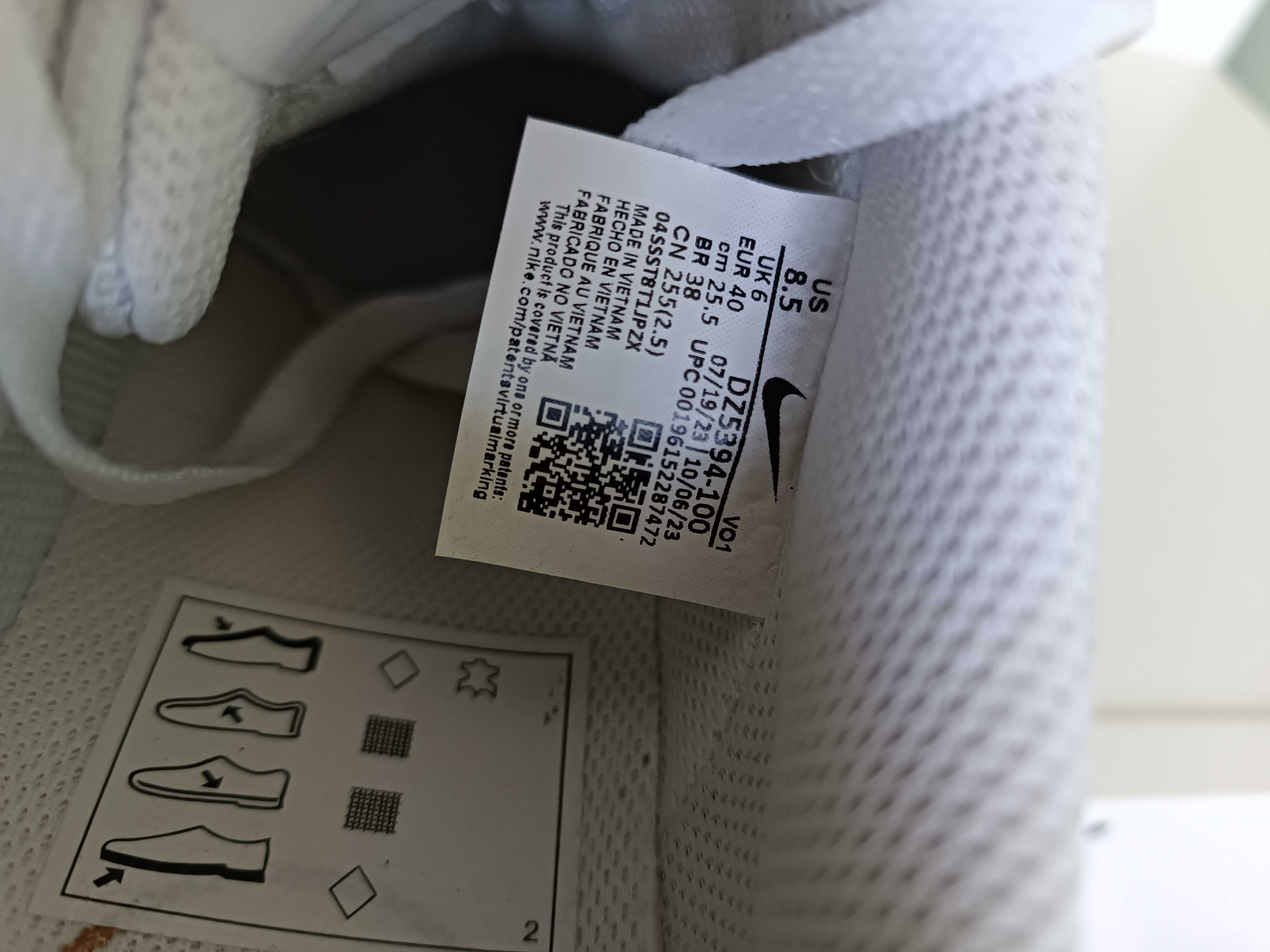 Nike Маратонки Court Vision Alta 40 номер
