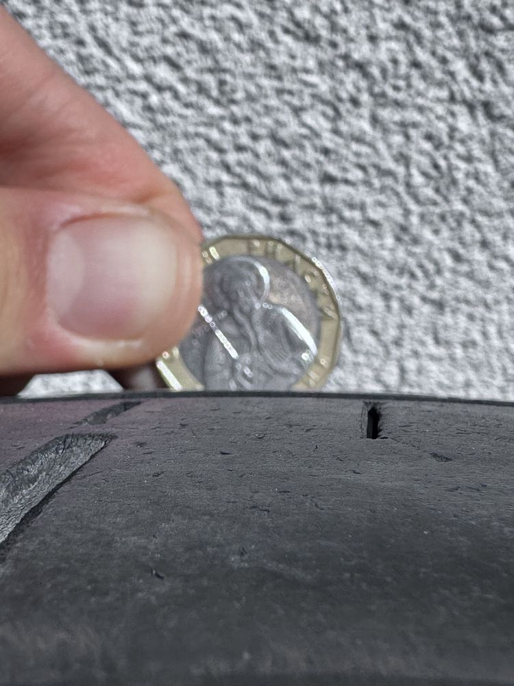 225 45 19 летни гуми Bridgestone