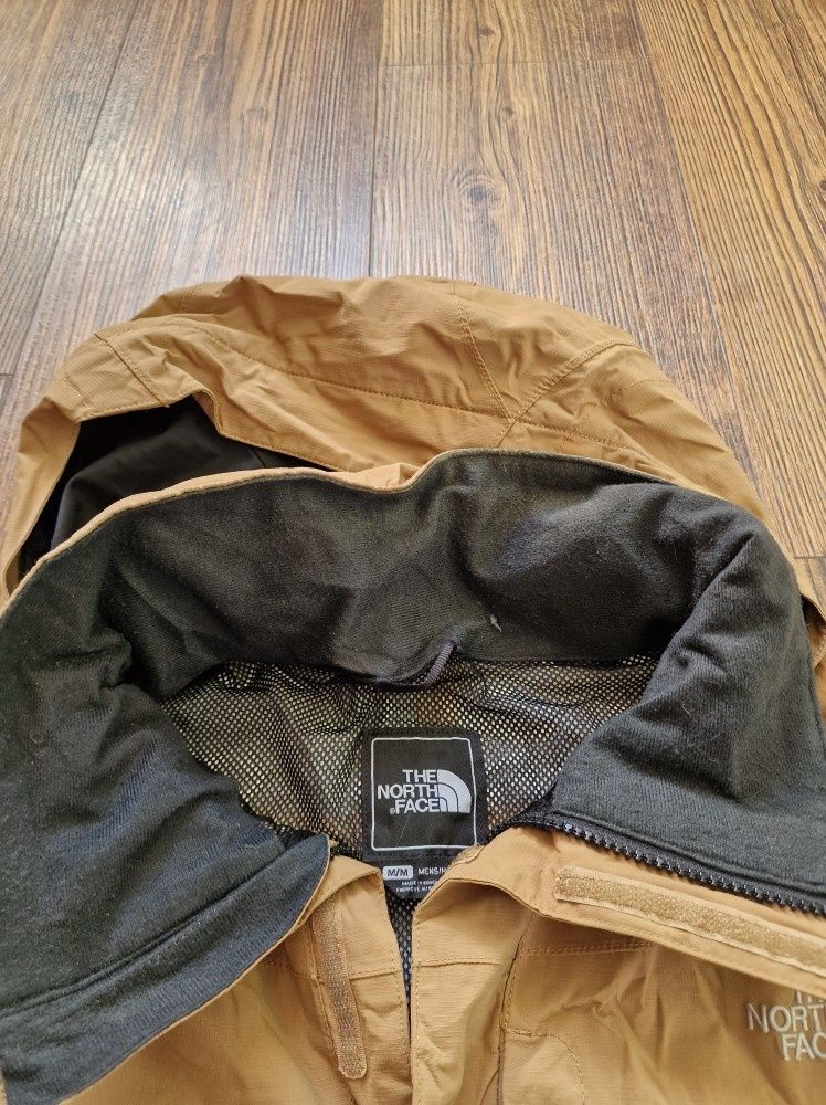 Страхотно мъжко яке THE NORTH FACE , модел HYVENT, размер М