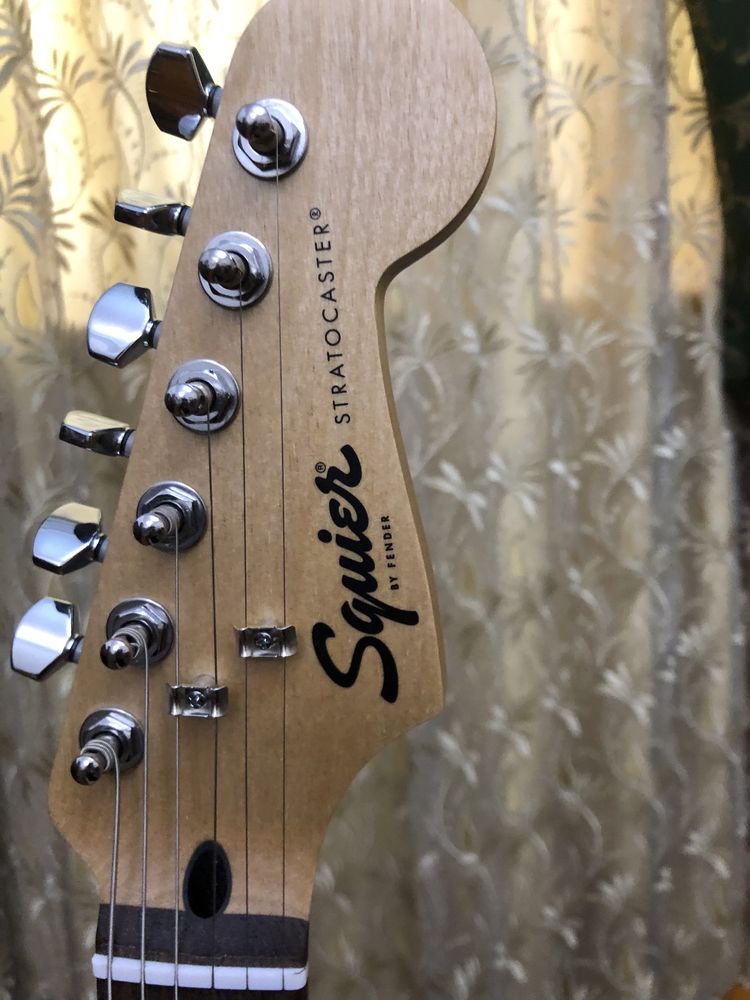 Электрогитара Fender Squier Stratocaster White