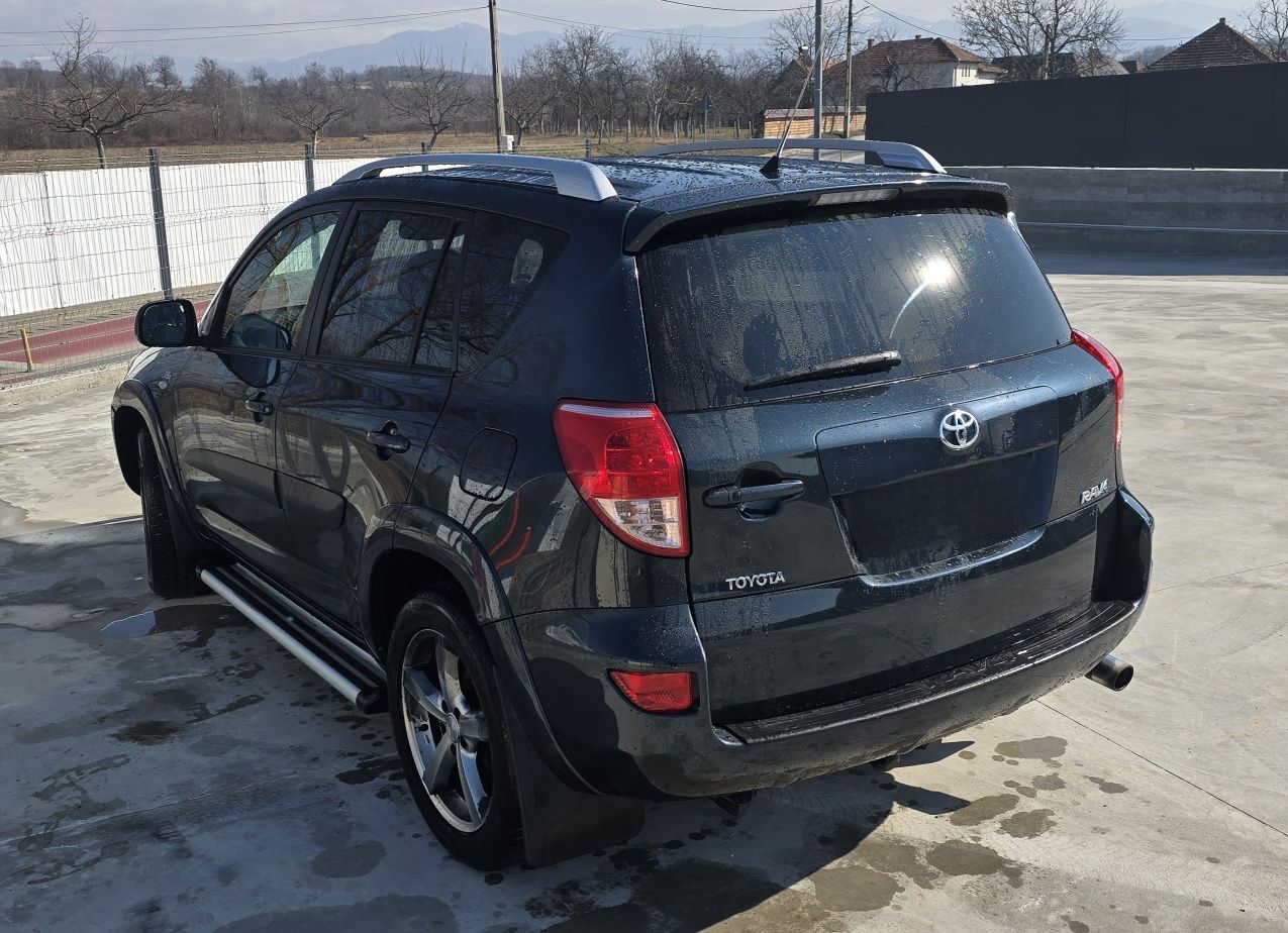 Toyota RAV4 2.2L 177CP 4WD nu sunt interesat de schimburi