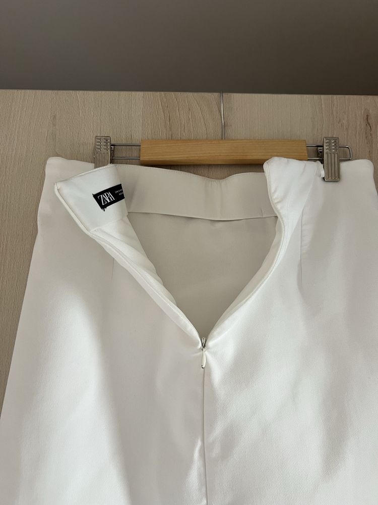 Бяла еластична пола Zara