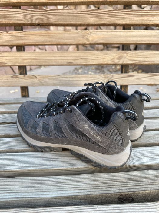 Кроссовки качественные двух видов