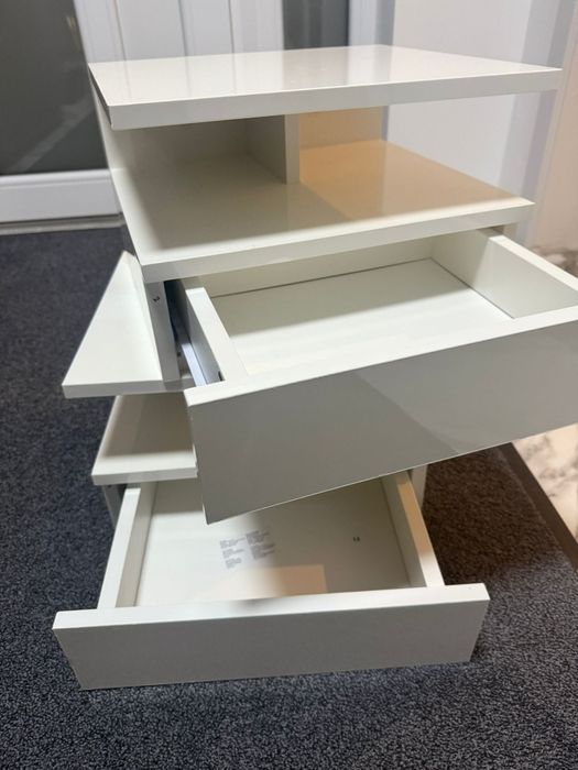 Set noptiere albe pentru dormitor