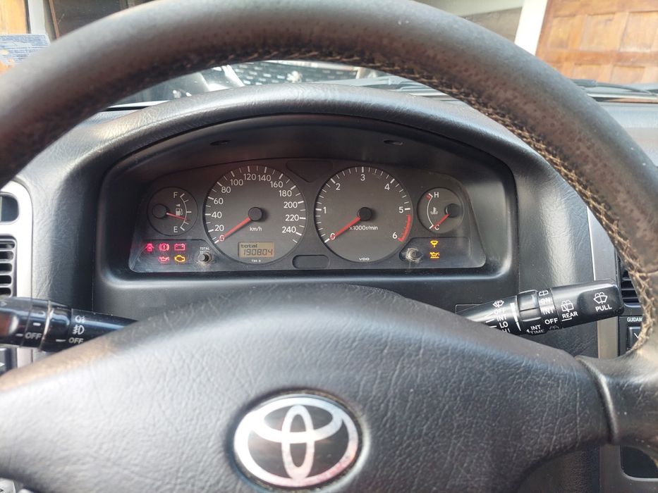 Тойота Авенсис D4D 2000 куб.