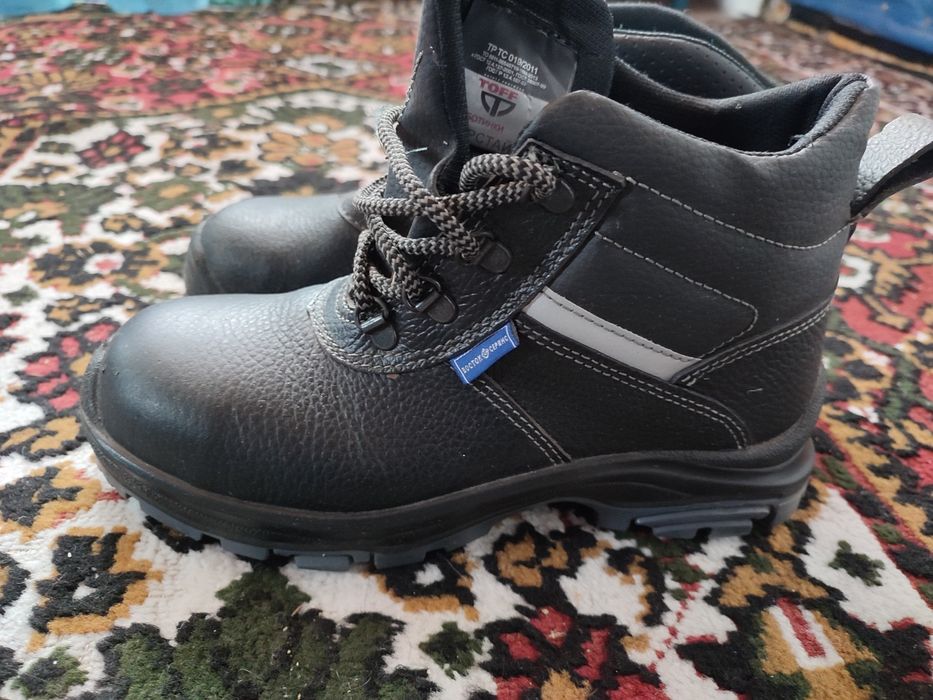 Ботинки рабочие прочные