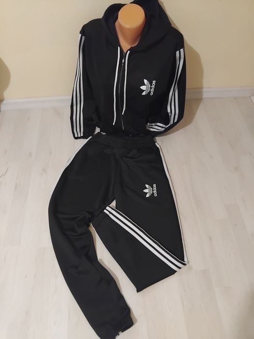 Model nou!  Trening dama Adidas.