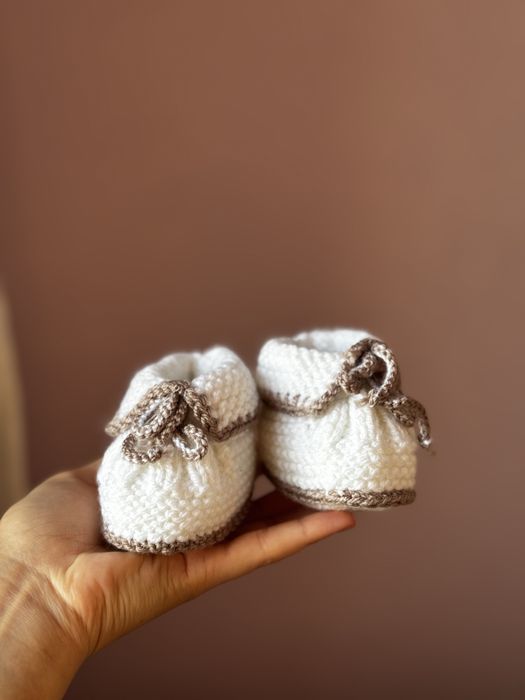 Детские вязаные пинетки