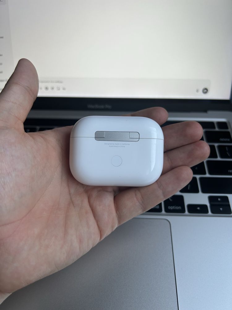 Продам Зарядный кейс от AirPods Pro 2 Оригинал