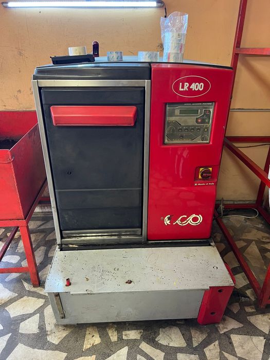 Vând mașină profesională  spălat roți auto TECOLR400 stare impecabilă