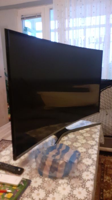 SAMSUNG телевизор 48 инча.