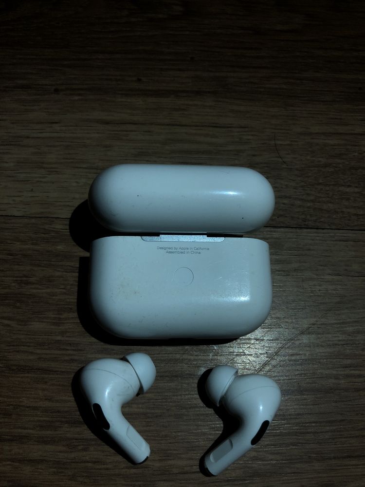 Airpods pro arata bine ca nou !