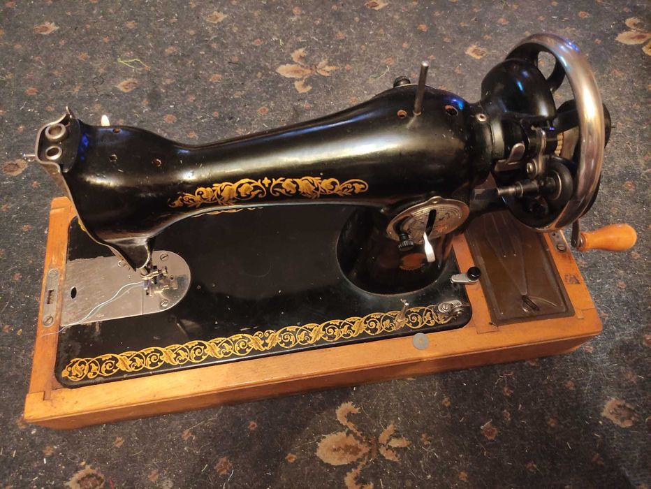 Продам швейную машинку