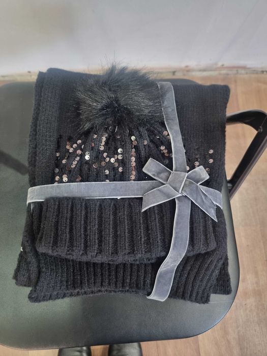 Комплект шал и шапка .