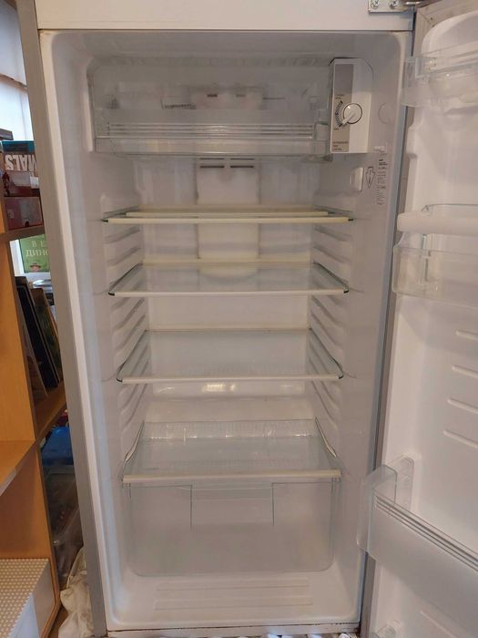Хладилник Sharp, употребяван, 256л.