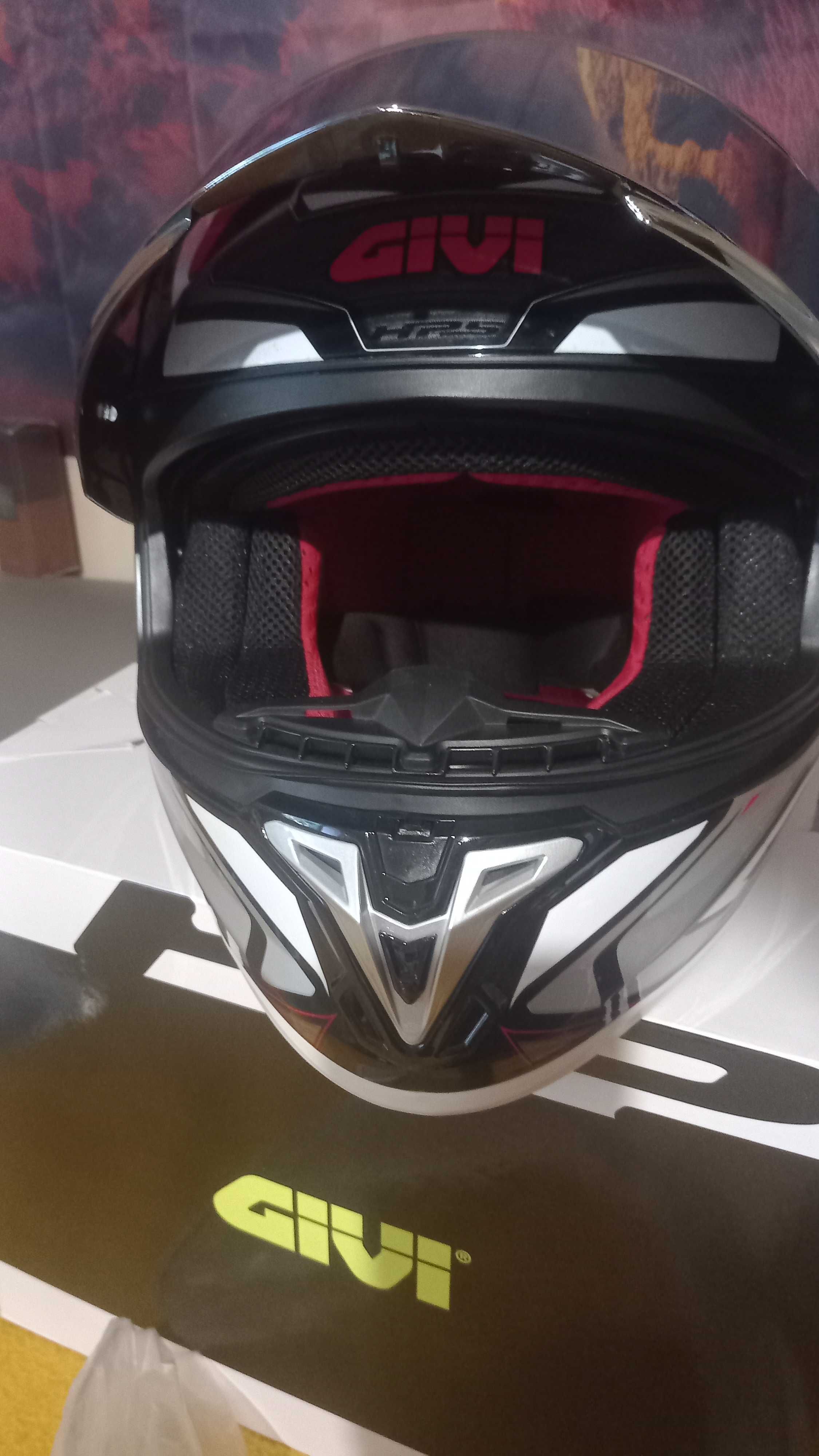 Каска GIVI чисто нова