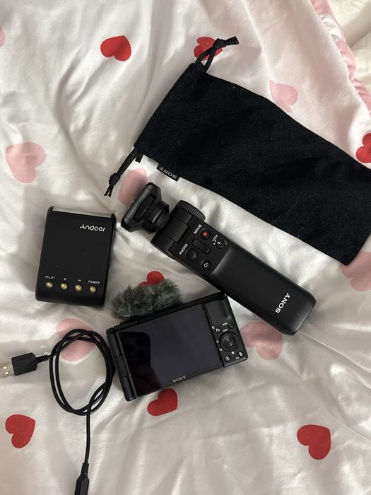 Mirrorless Sony ZV-1 Vlogging kit