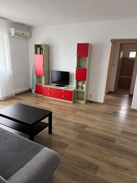 Închiriez apartament