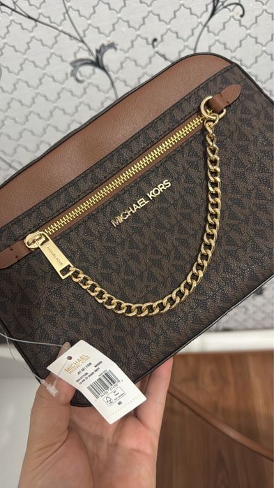 Michael.     kors