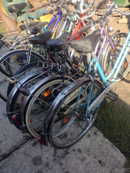 Vând biciclete diferite modele