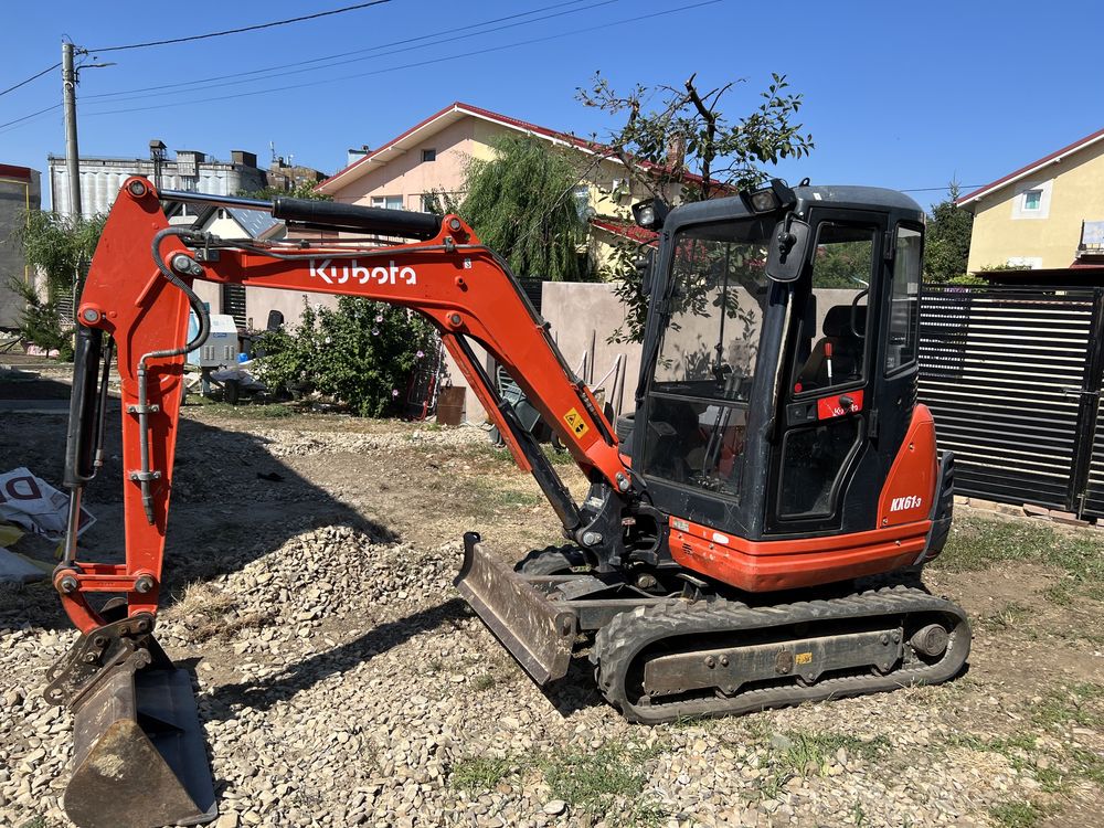 Inchiriez mini Excavator basculabil sapaturi santuri fundati