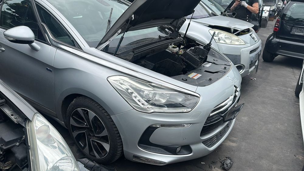 Dezmembrez Citroen DS5 Hybrid diesel an 2014 cu 70.000 km