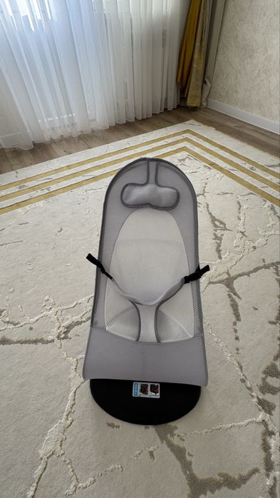 Шезлонг почти новый