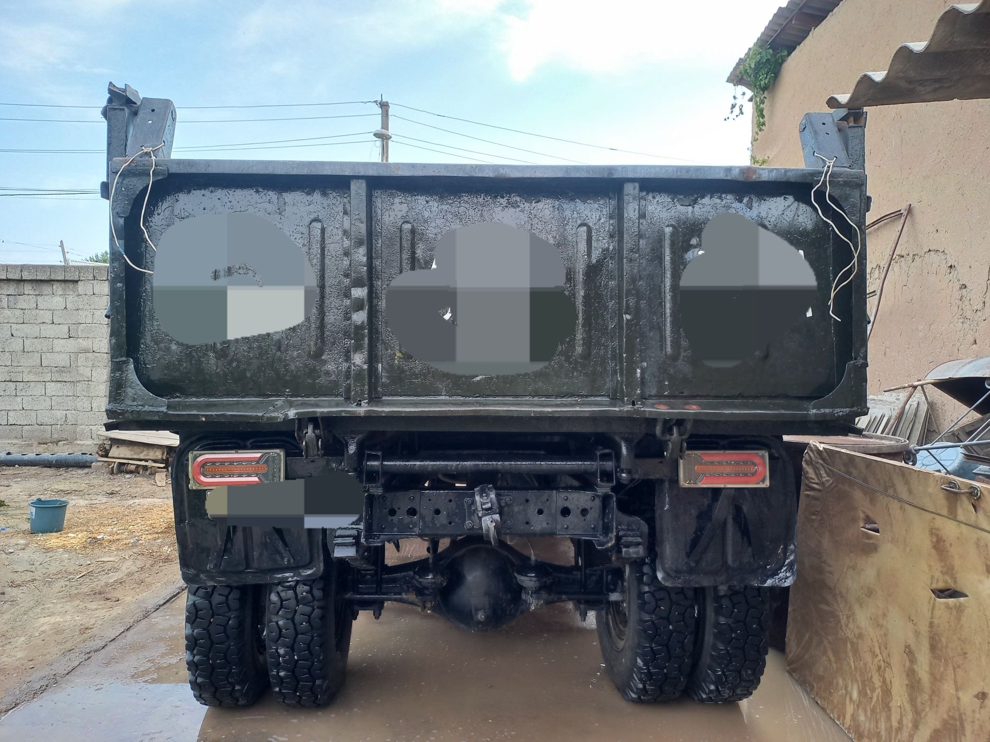 Zil Ural mator 1991 yil lyuklari bor