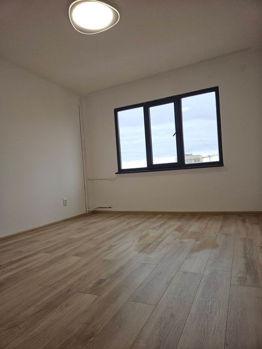 Просторен и светъл тристаен апартамент, разположен в кв. Надежда 1