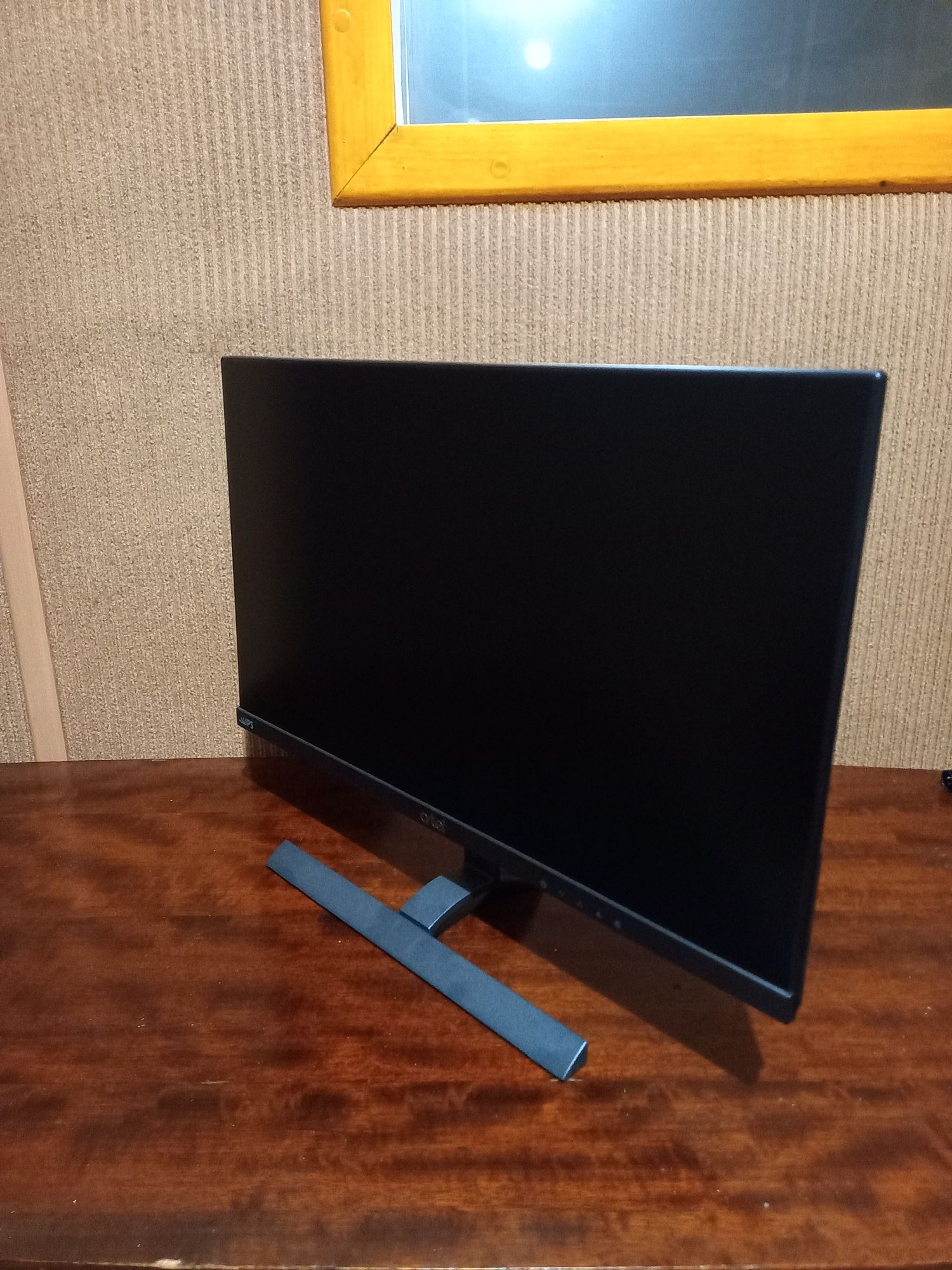 Artel 22" без рамочный монитор