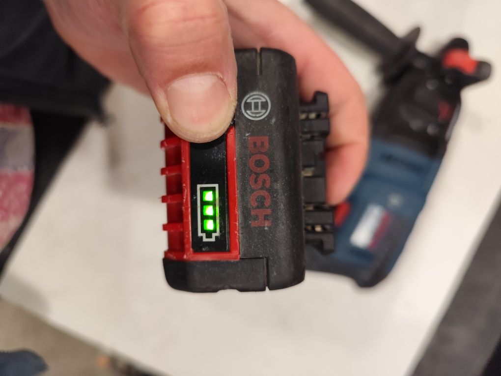Акумулаторен безчетков перфоратор къртач Бош Bosch GBH 18V-21 + 3Ah