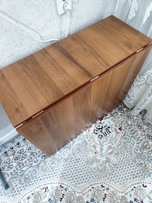 Продается стол книжка