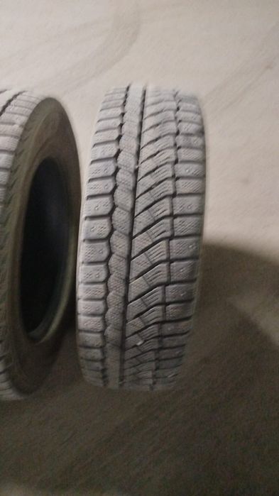 Продам зимние шипованные резина
