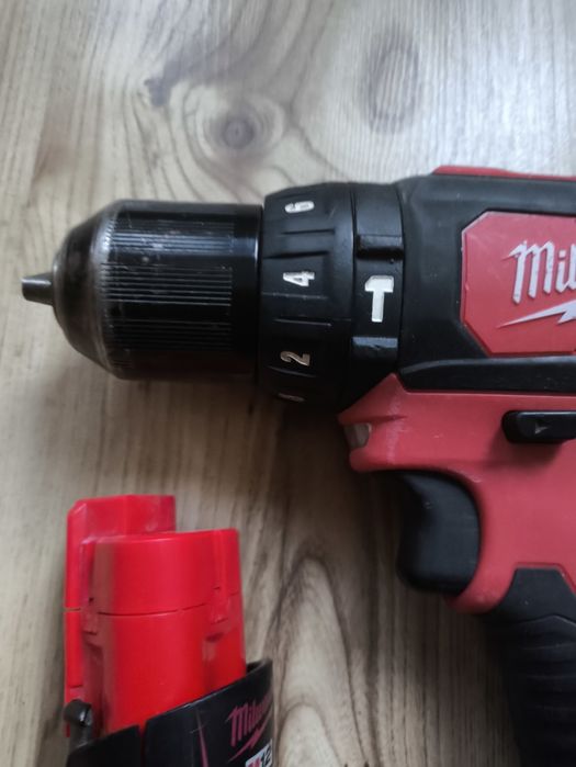 Винтоверт Milwaukee m12 bpd и батерия Milwaukee m12b2