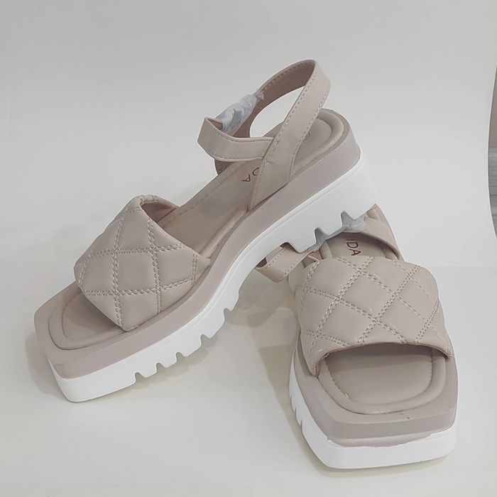 Новые босоножки.