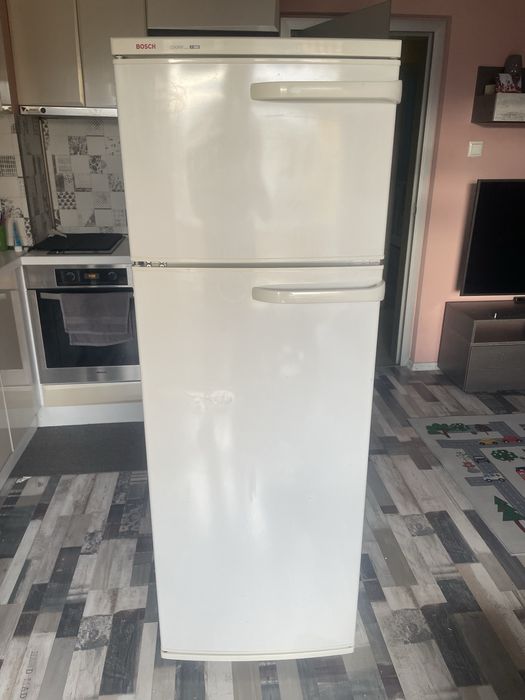 Хладилник BOSCH (БОШ) с горна камера